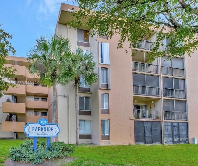 Building Photo - 9120 Fontainebleau Blvd