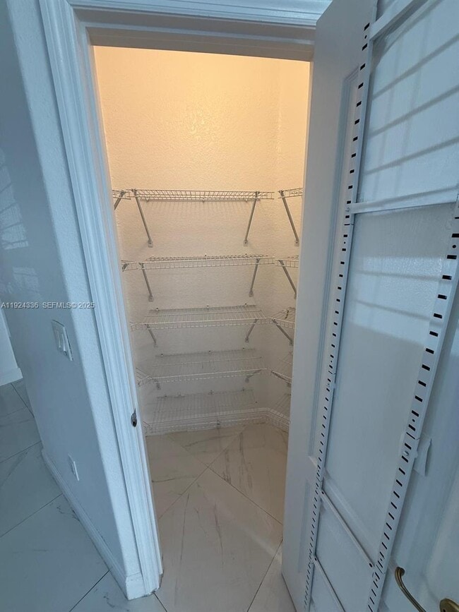 Building Photo - 5543 NW 112th Pl