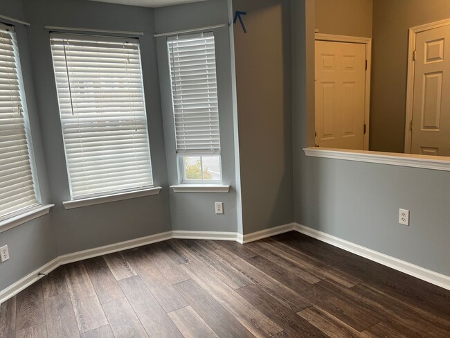 Building Photo - Renovated 3 Bed | 2.5 Bath Townhouse in No...