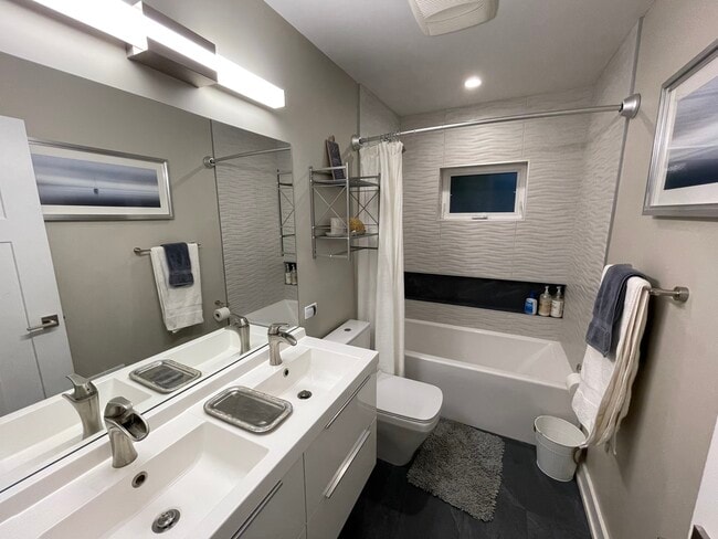 Building Photo - 2 W Ridge Ave