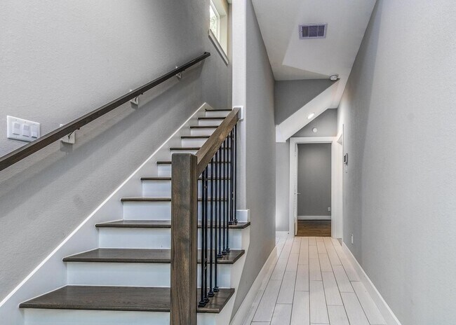 Building Photo - 8409 Hempstead Rd