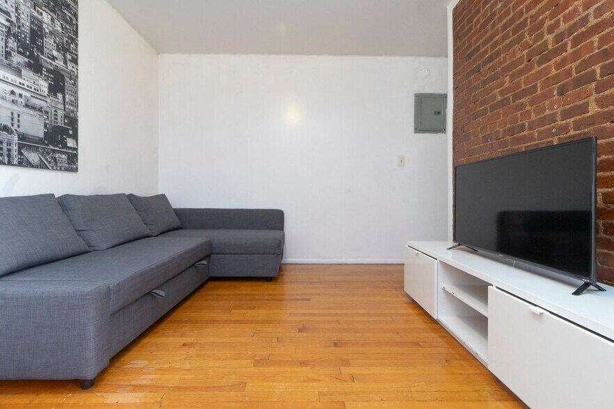 Building Photo - 306 E 96th St