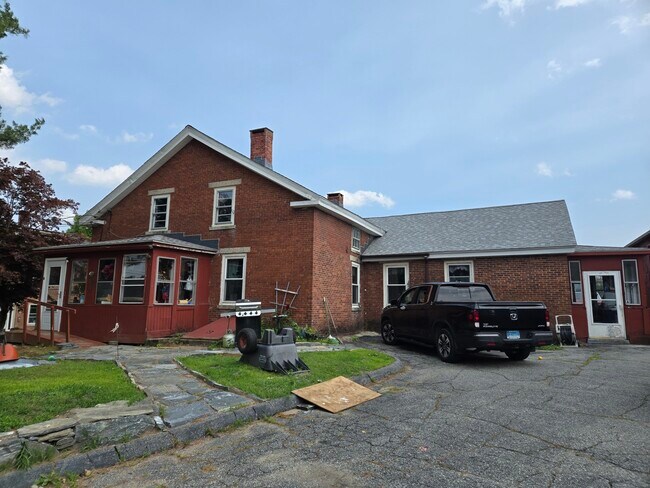 Primary Photo - 11 Tiffany St