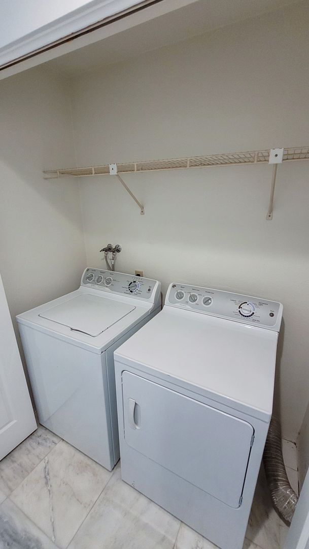 Building Photo - NOW AVAILABLE!! Gorgeous Two Story 3 Bedroom 3 Bath Perfect for Working From Home and Entertaining!