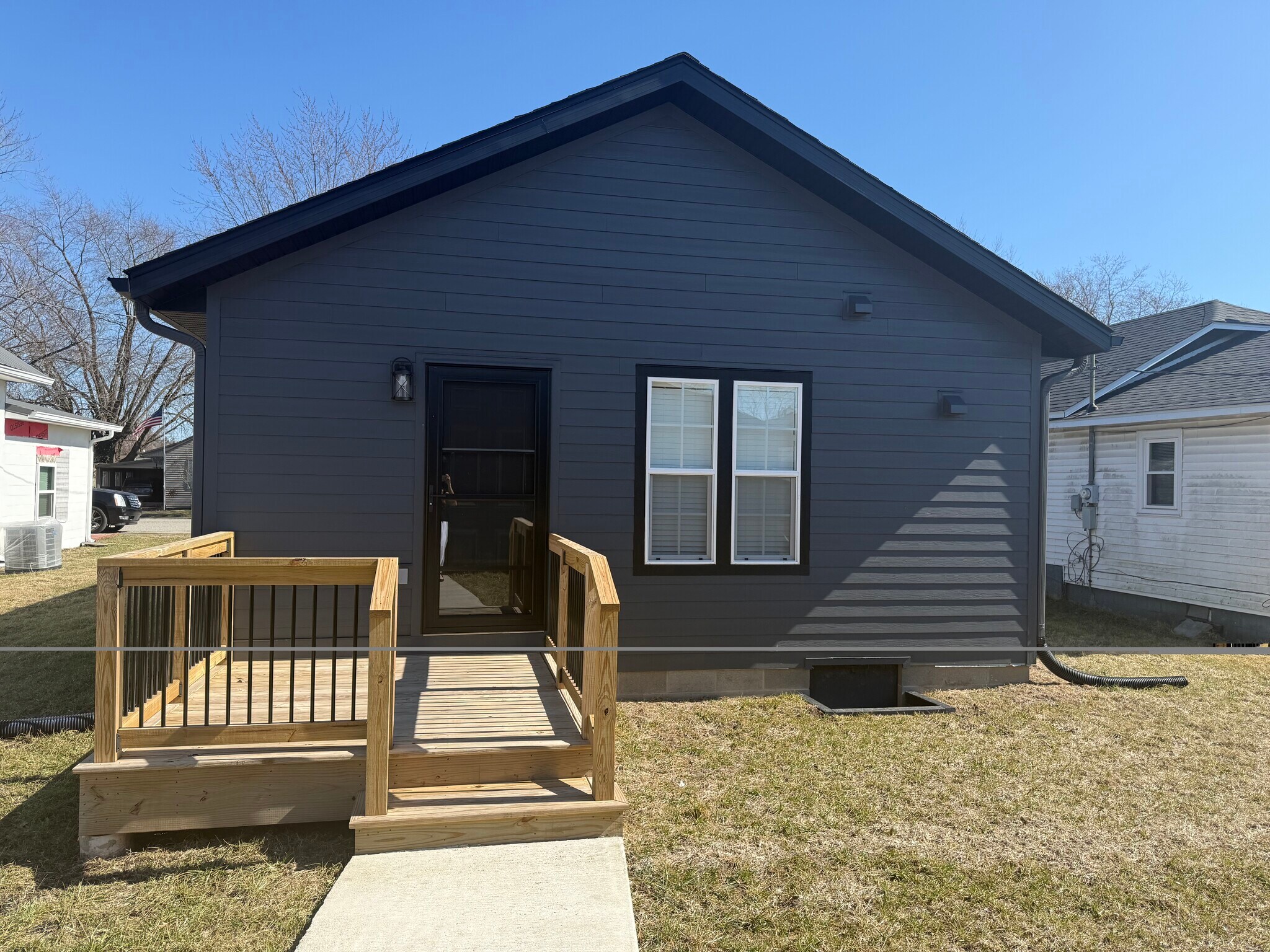 Building Photo - 1008 Milroy St