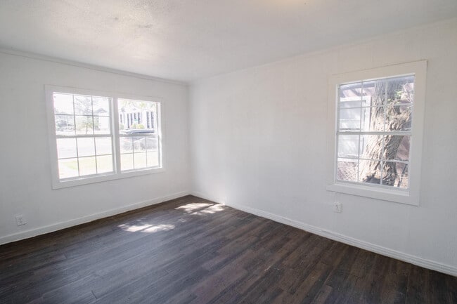 Building Photo - 3306 2nd St