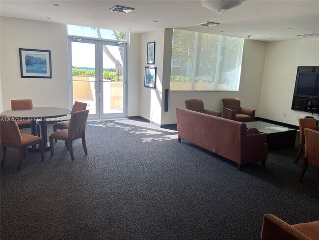 Building Photo - 2475 Brickell Ave