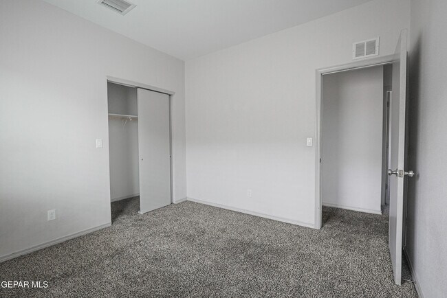 Building Photo - 461 Villa Ysleta