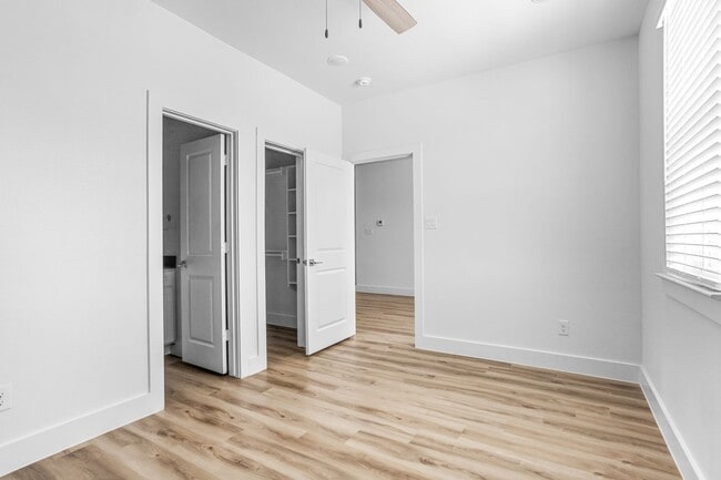 Building Photo - 2509 Benbrook Blvd