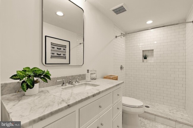 Building Photo - 4830 8th St NW