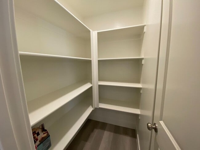 Building Photo - Beautiful 4 bed and 2.5 Bath in Desert Bluff Townhomes at Desert Canyons