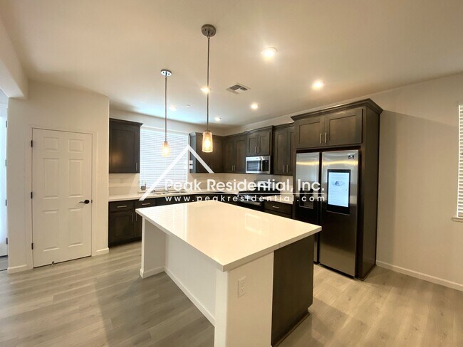 Building Photo - Updated 4bd/3ba Folsom Home with 2 Car Garage