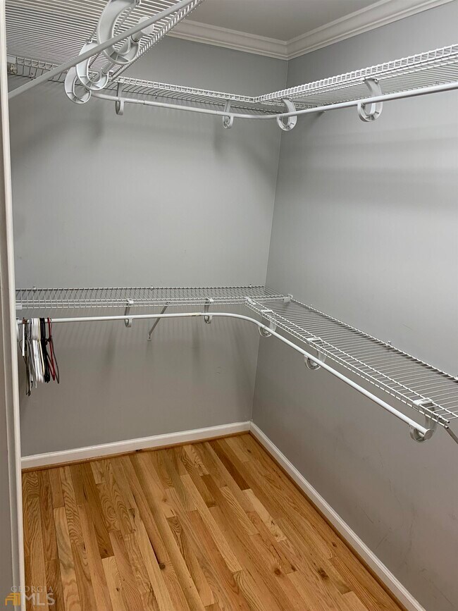 Building Photo - 1637 Laurel Ave NW