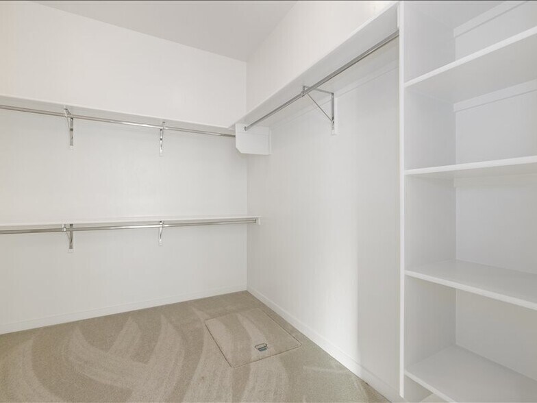 Building Photo - 1523 W Switchgrass Ct