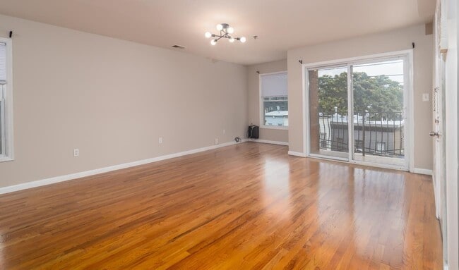 Building Photo - 355 West Side Ave