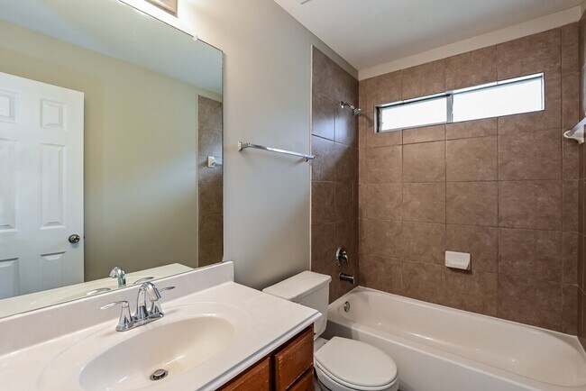Building Photo - 4018 Falvel Shadow Creek Dr