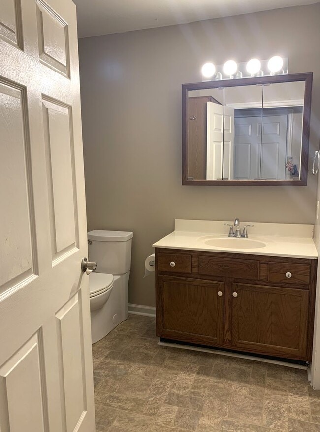 Building Photo - MOVE IN READY, APPLY NOW!!