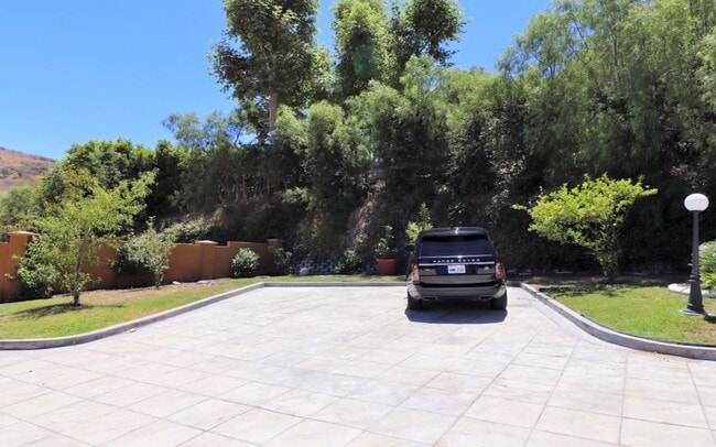 Building Photo - 40 Saddlebow Rd