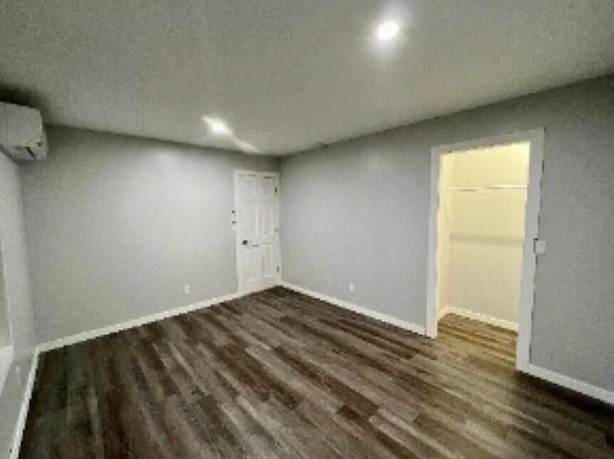 Building Photo - 367 Margaret Ann Dr