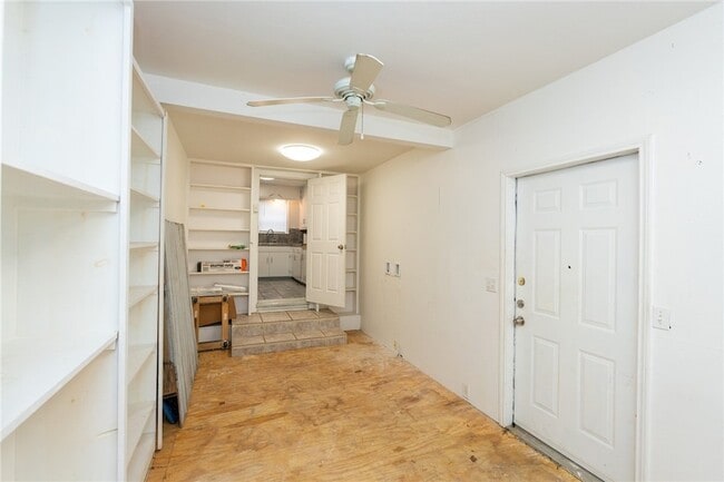 Building Photo - 706 Pennington Dr