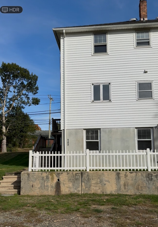 Primary Photo - 143 E High St