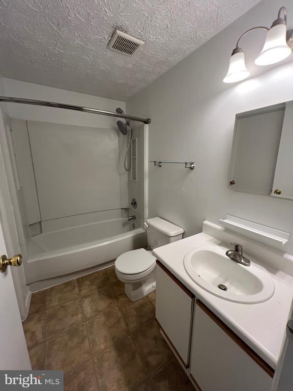 Building Photo - 2832 S Meade St