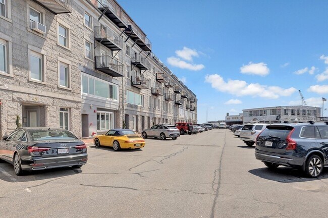 Building Photo - 33 Commercial Wharf