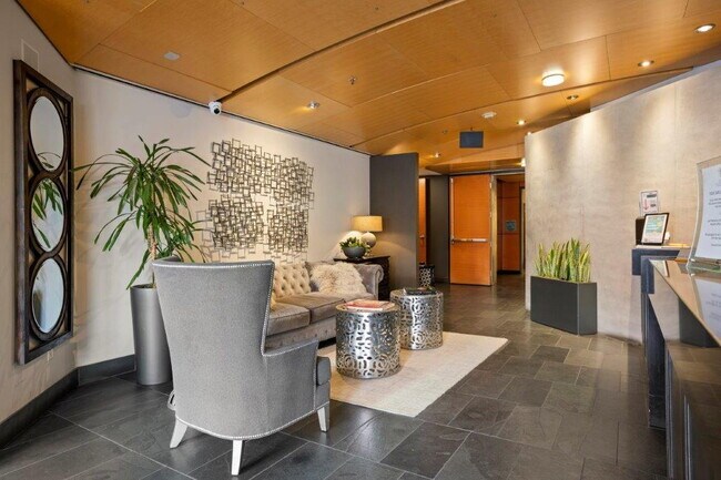 Building Photo - $3,695 - 1 Bed + Den / 1.5 Bath Condo at Parkloft Residence in Downtown San Diego