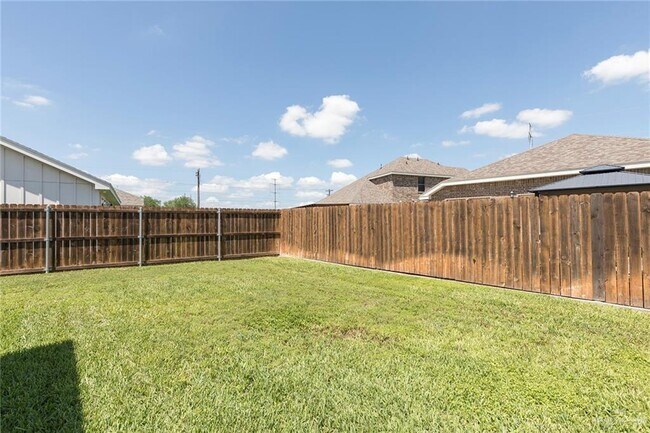 Building Photo - 19 N Soñador Dr