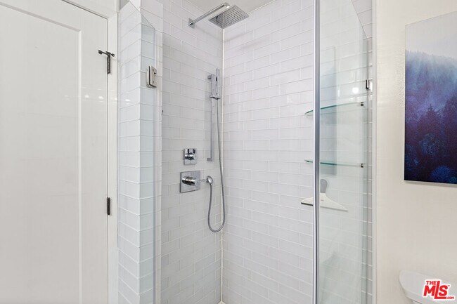 Building Photo - 4275 Vía Arbolada