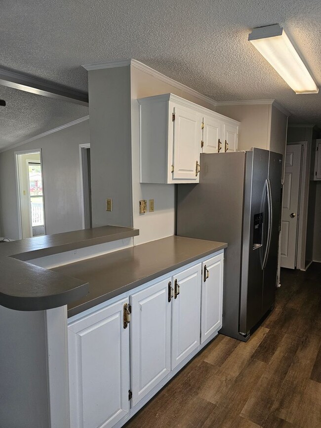 Building Photo - Renovated 3 Bedroom 2 Bath Home- Minutes from Shopping & Restaurants