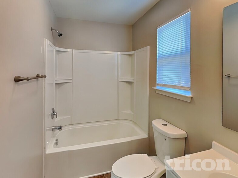 Building Photo - 120 Altondale Dr