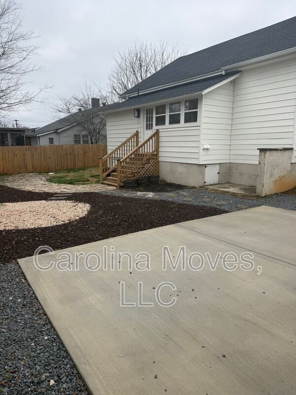 Building Photo - 6 10th St