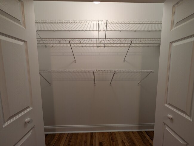 Building Photo - 6812 N Wayne Ave