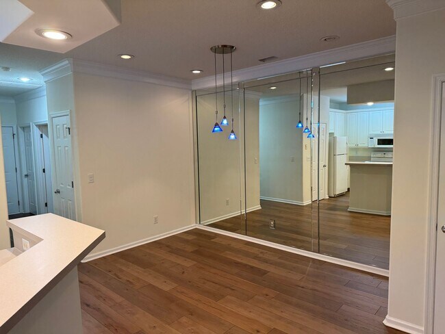 Building Photo - VILLAS AT LAKE LAWSON