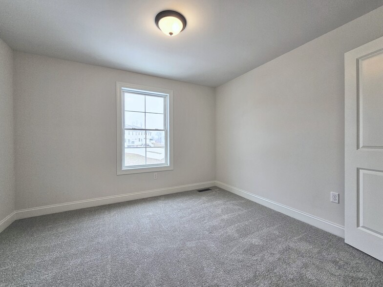 Building Photo - 121 Magnolia Dr