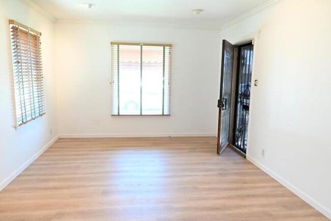 Building Photo - 1325 W 34th St