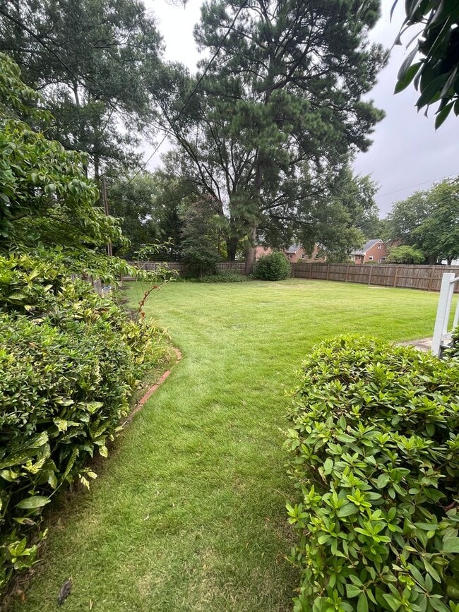 Building Photo - Charming Brick Cape in Colonial Place