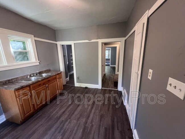 Building Photo - 1536 N 38th St