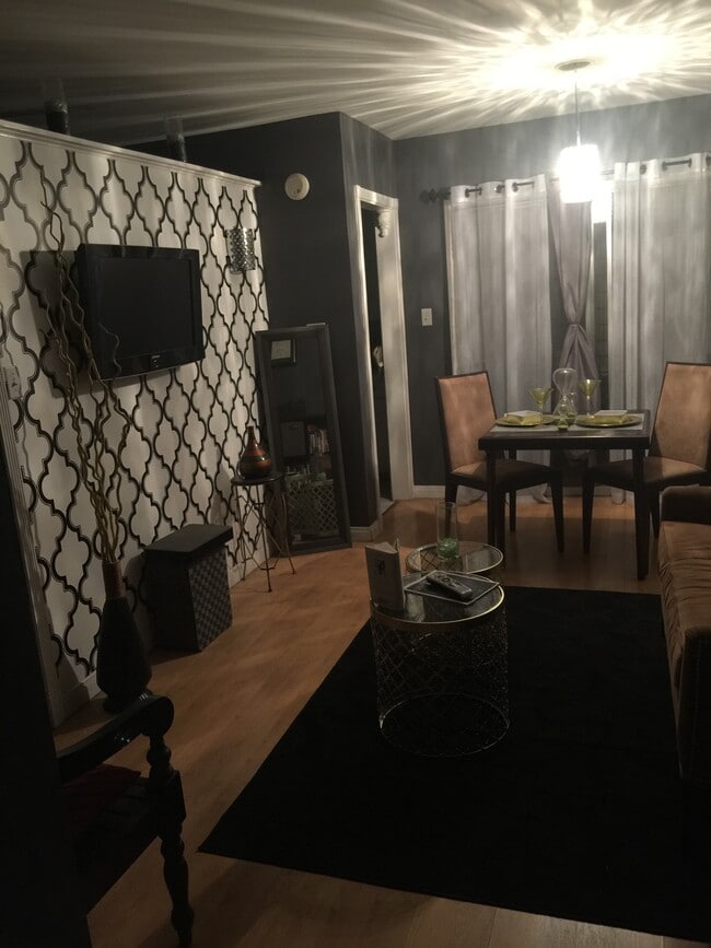 Building Photo - 960 Larrabee St