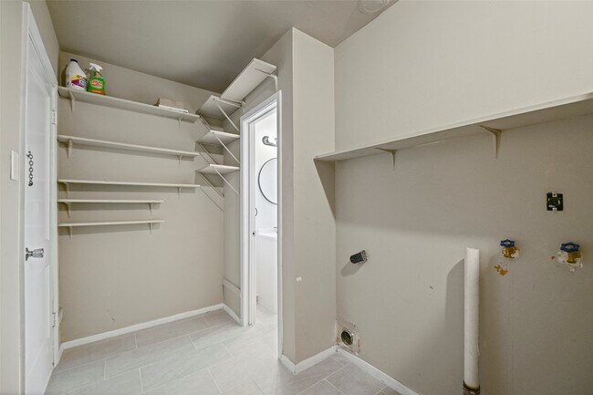 Building Photo - 4413 W 43rd St