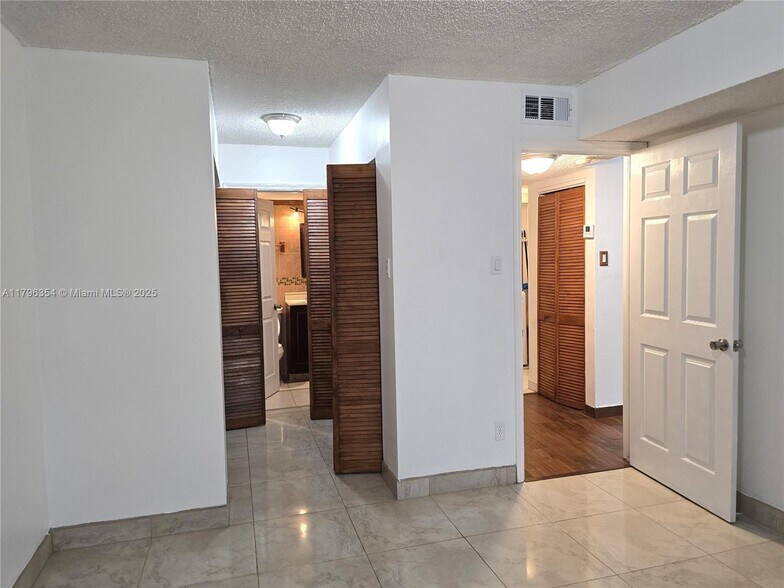 Building Photo - 10421 SW 157th Pl