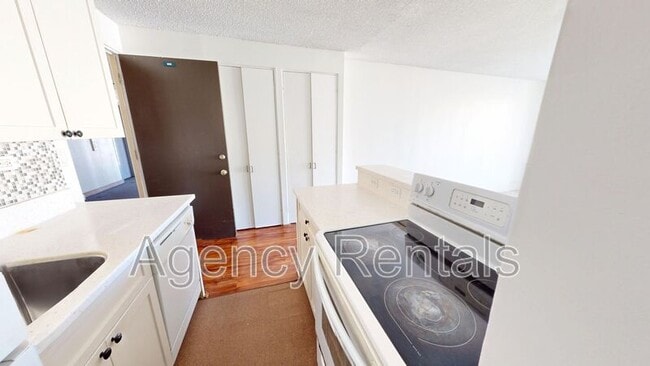 Building Photo - 1535 Pensacola St