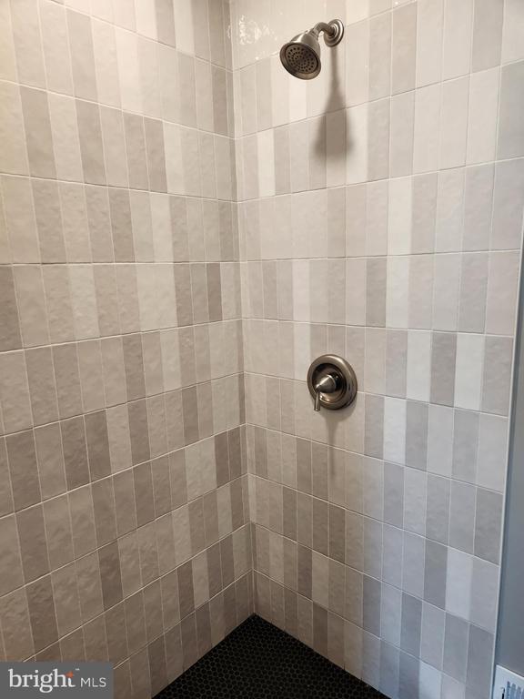 Building Photo - 8404 N Brook Ln