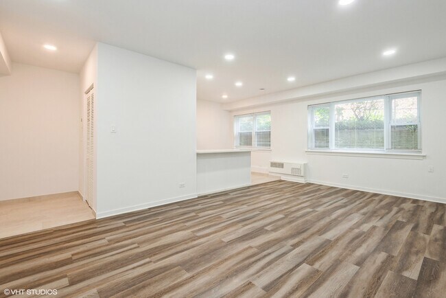 Building Photo - 2424 W Estes Ave