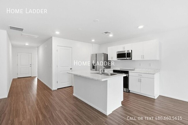 Building Photo - 1360 W Inca Dr