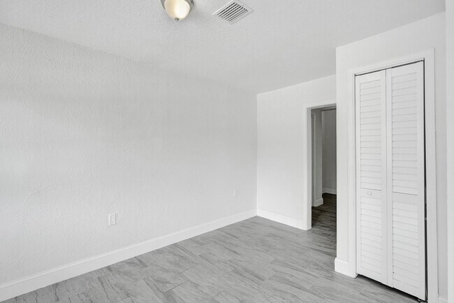 Building Photo - 651 SW 15th St