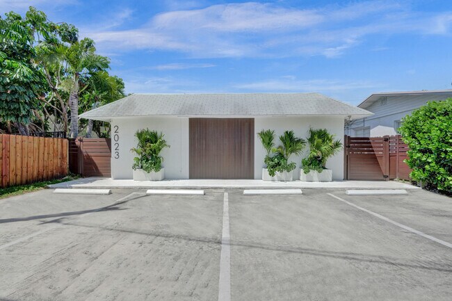 Building Photo - 2023 Miami Rd