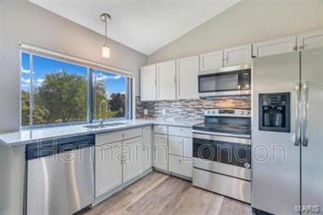 Building Photo - 5227 Suntrail Dr