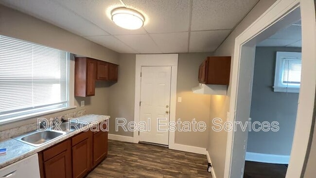 Building Photo - 4553 Midland Ave